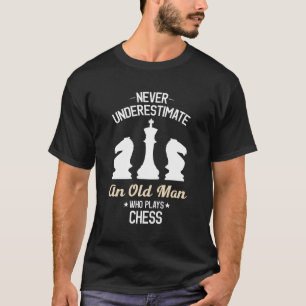 Camiseta Nunca Subestimar Um Velho Que Faz Xadrez