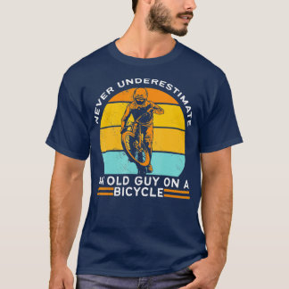Camiseta Nunca Subestimar Uma Cara Antiga Em Um Retro De Bi