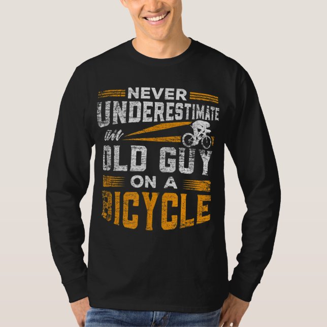 Camiseta Nunca subestimar uma Cara antiga em uma bicicleta (Frente)
