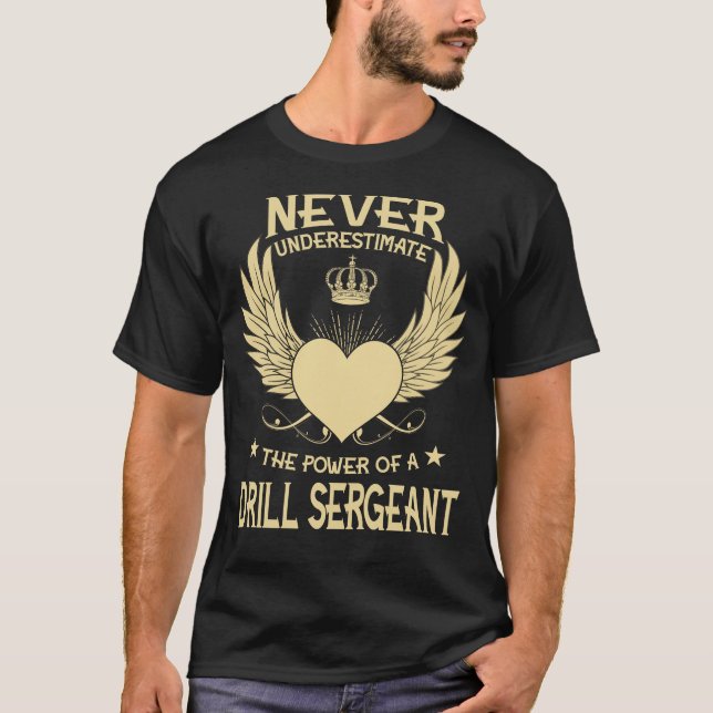Camiseta Nunca Subestime A Potência Do Sargento-Mão De Esta (Frente)
