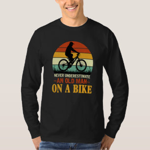 Camiseta Nunca Subestime Citação Um Homem Velho Numa Bicicl