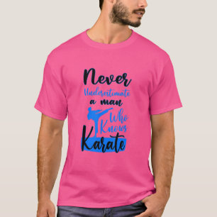 Camiseta Nunca Subestime E Homem Velho Que Conhece Karate M
