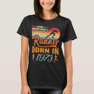 Camiseta Nunca Subestime o Nascer Runner 1973 48º Aniversár