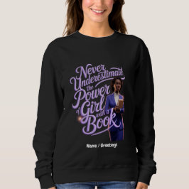 Camiseta Nunca subestime o poder da garota com um livro