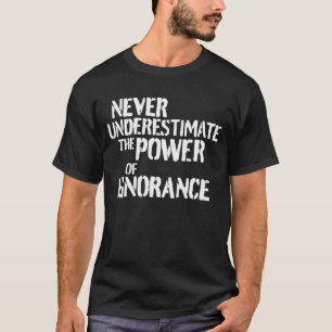 Camiseta Nunca subestime o poder da ignorância engraçado
