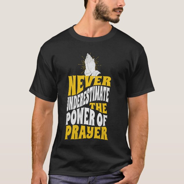 Camiseta Nunca Subestime o Poder das Mãos de Oração Cath (Frente)