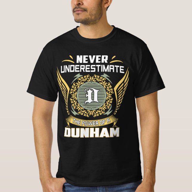 Camiseta Nunca Subestime O Poder De Um Dunham (Frente)