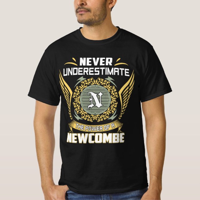 Camiseta Nunca Subestime O Poder De Um Newcombe (Frente)
