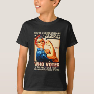 Camiseta Nunca Subestime O Poder De Uma Avó Que Vota