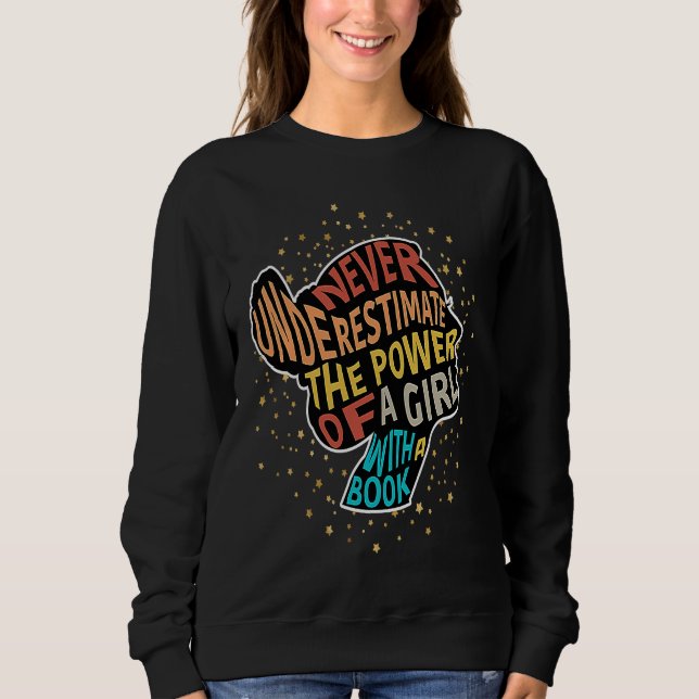 Camiseta Nunca subestime o poder de uma garota com livro (Frente)