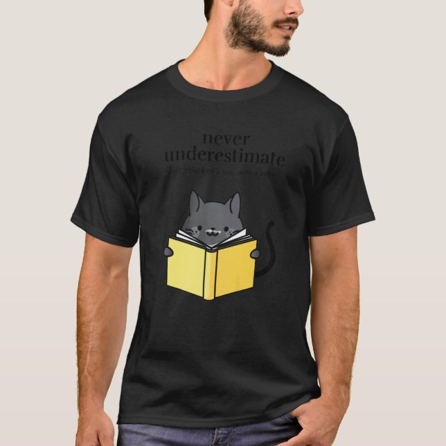 Camiseta Nunca Subestime O Poder De Uma Garota Com Um Boo (Frente)