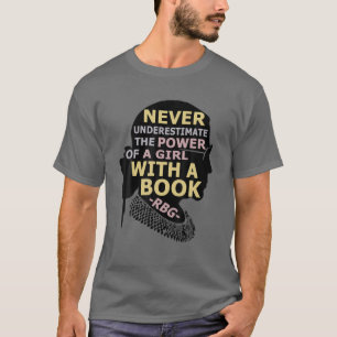 Camiseta Nunca Subestime O Poder De Uma Garota Com Um Boo