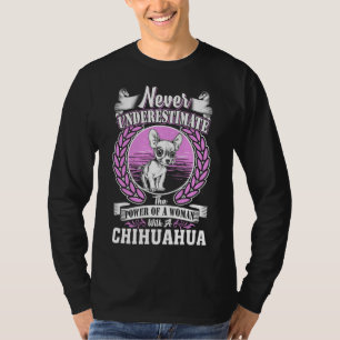 Camiseta Nunca Subestime O Poder De Uma Mulher Com Um Ch