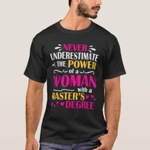 Camiseta Nunca Subestime O Poder De Uma Mulher Com Um Mestr