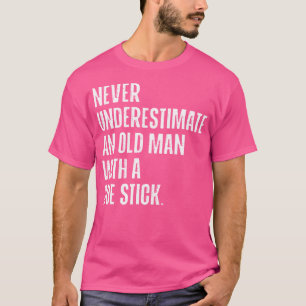 Camiseta Nunca Subestime O Velho Com Uma Piscina Cue Stick