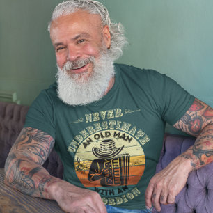 Camiseta Nunca subestime um Acordeão Velho