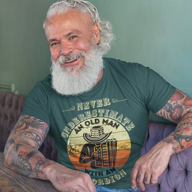 Camiseta Nunca subestime um Acordeão Velho (Criador carregado)