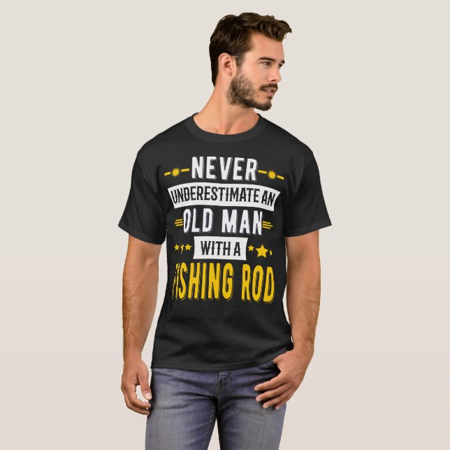 Camiseta Nunca subestime um ancião com uma pesca Rod (Frente Completa)