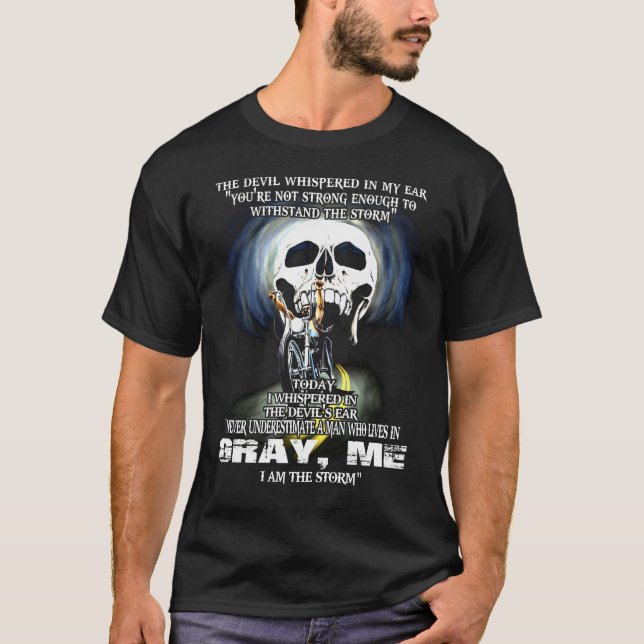 Camiseta Nunca subestime um homem de CINZA (Frente)