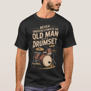 Camiseta Nunca Subestime Um Homem Velho Com Um Conjunto de