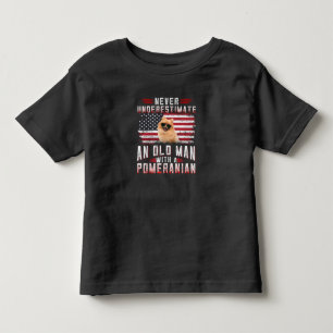 Camiseta Nunca subestime um homem velho com um Pomerânia