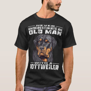 Camiseta Nunca Subestime um Homem Velho com um Rottweiler