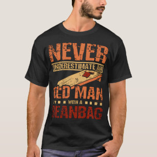 Camiseta Nunca Subestime um Homem Velho com um Saco de Feij