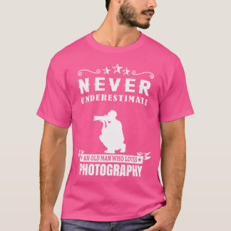 Camiseta Nunca Subestime um Homem Velho que Fotografa