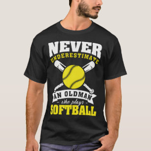 Camiseta Nunca Subestime um Homem Velho que Joga Softbol