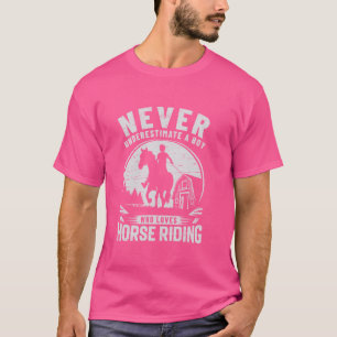 Camiseta Nunca Subestime Um Menino Que Adora Correr Cavalo
