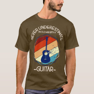 Camiseta Nunca Subestime Um Velho Com Guitarra