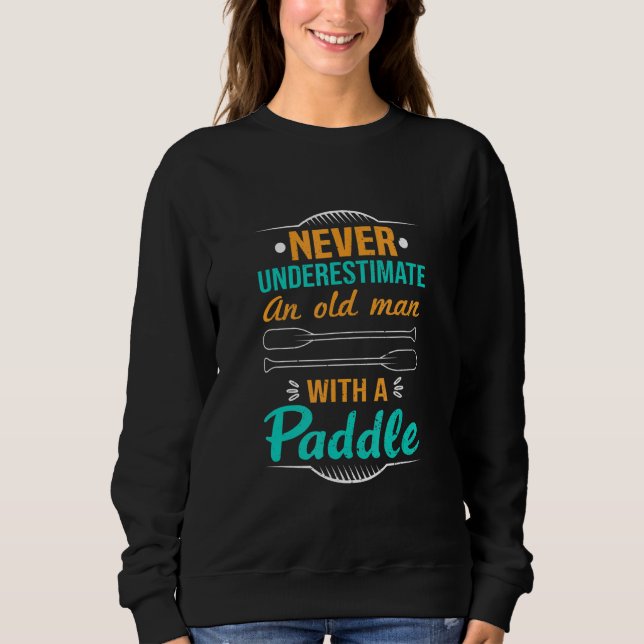 Camiseta Nunca Subestime Um Velho Com Um Caiaque A Remo (Frente)
