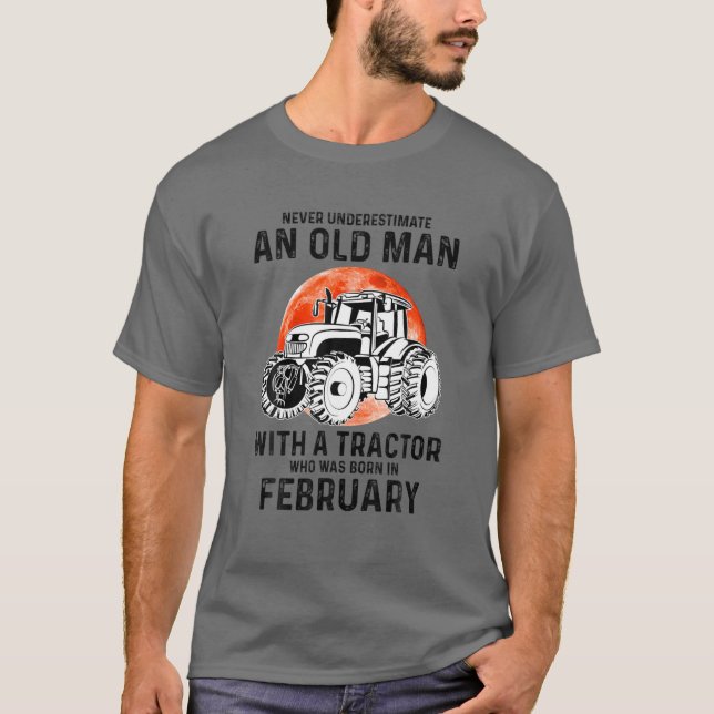 Camiseta Nunca Subestime Um Velho Com Um Febr De Trator (Frente)