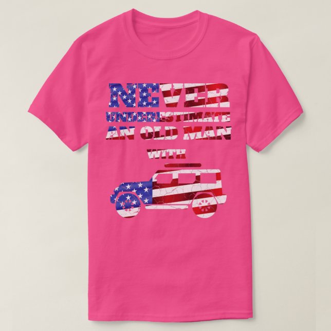 Camiseta Nunca subestime um velho com um jipe1 (Frente do Design)