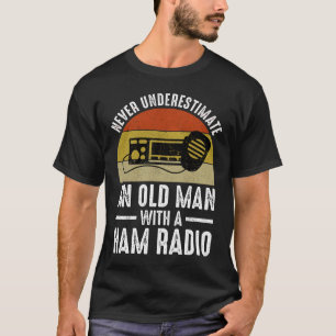 Camiseta Nunca Subestime Um Velho Com Um Rádio Ham