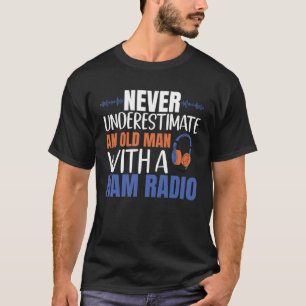 Camiseta Nunca Subestime Um Velho Com Um Rádio Ham