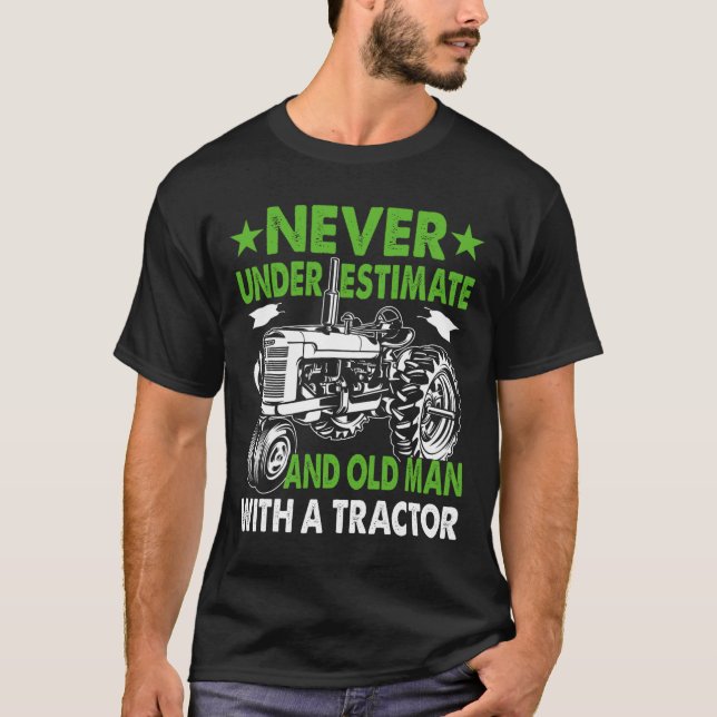 Camiseta Nunca Subestime Um Velho Com Um Trator (Frente)