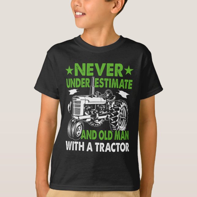 Camiseta Nunca Subestime Um Velho Com Um Trator (Frente)