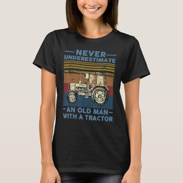 Camiseta Nunca Subestime Um Velho Com Um Trator Longe (Frente)