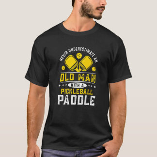 Camiseta Nunca subestime um velho com uma bola de picleball