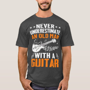 Camiseta Nunca subestime um velho com uma GUITAR 2