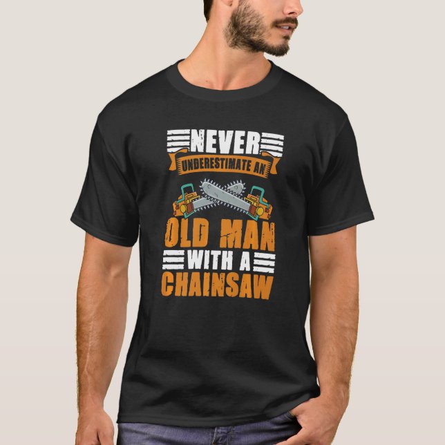 Camiseta Nunca Subestime Um Velho Com Uma Maxila. (Frente)