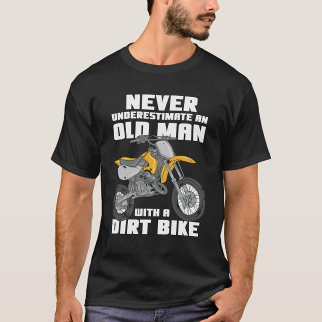Camiseta Nunca subestime um velho com uma moto de saia (Frente)