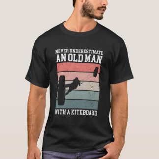 Camiseta Nunca Subestime um Velho Com uma Prancha de Kite