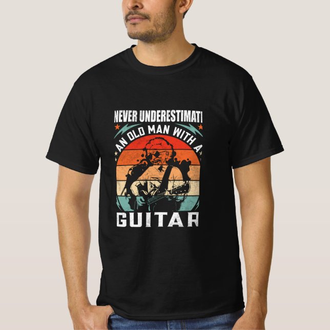 Camiseta Nunca Subestime Um Velho Com Uma Tara De Violão (Frente)
