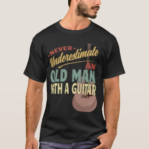 Camiseta Nunca subestime um Velho com Violão