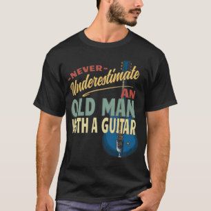 Camiseta Nunca subestime um Velho com Violão