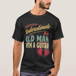 Camiseta Nunca subestime um Velho com Violão
