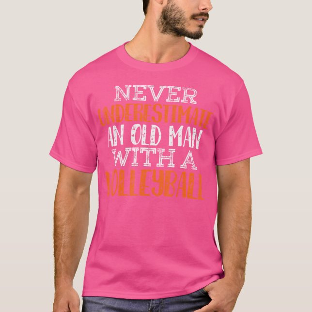 Camiseta Nunca Subestime Um Velho Com Voleibol (Frente)