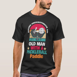 Camiseta Nunca Subestime um Velho Homem Com uma Pickleball
